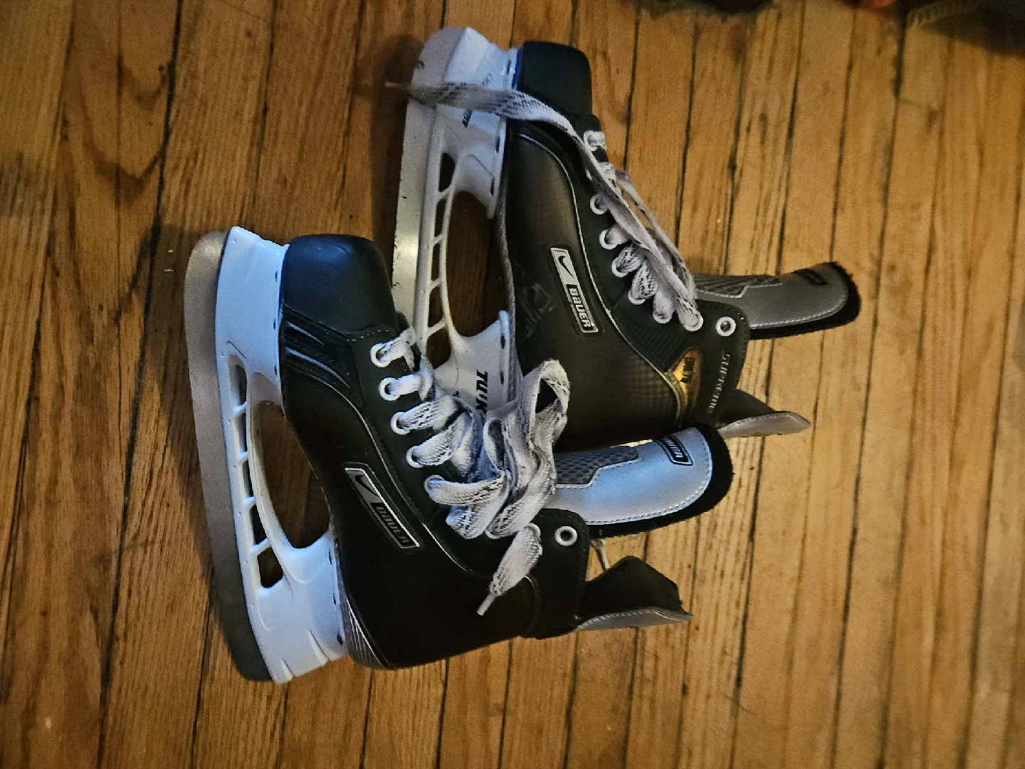 women's size 9 Bauer Supreme Hockey Skates only used twice