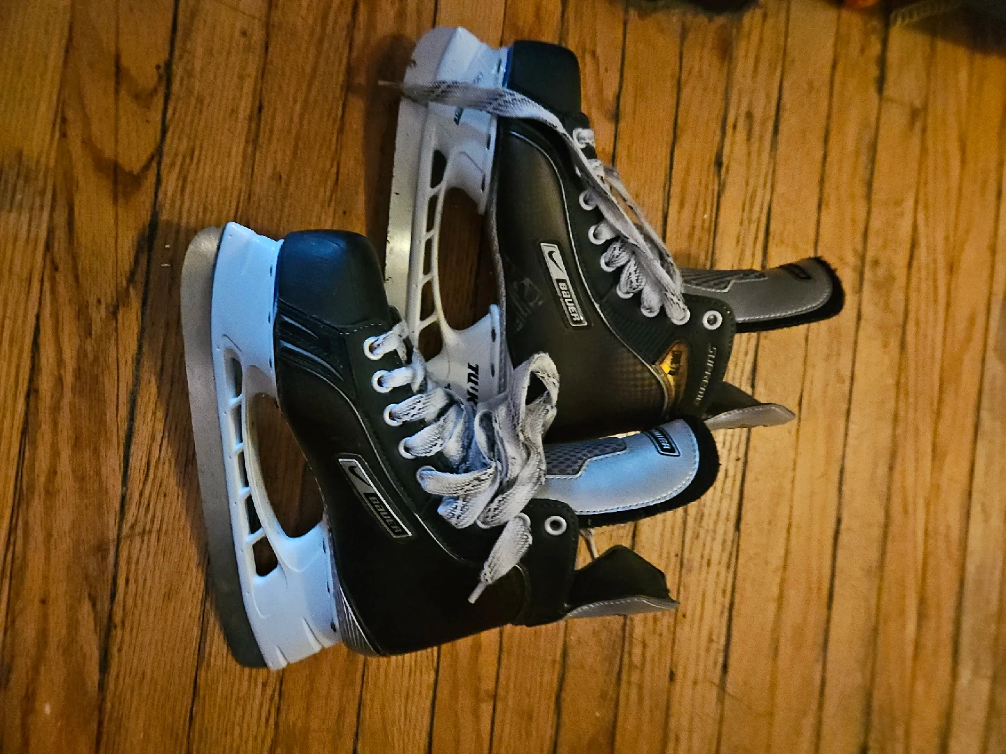 women's size 9 Bauer Supreme Hockey Skates only used twice