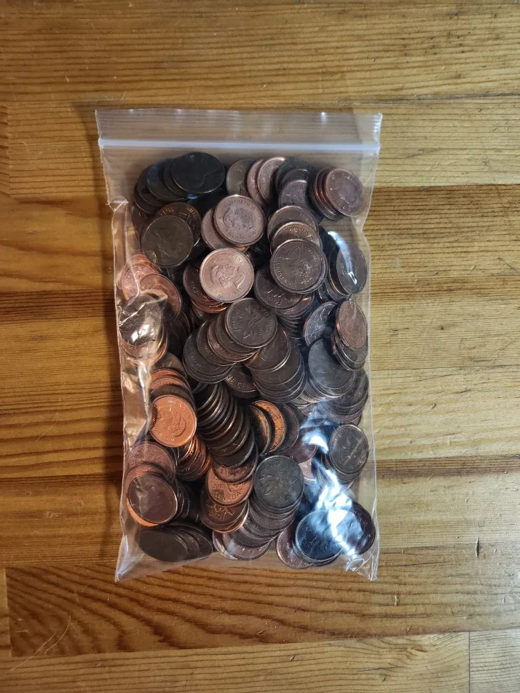 Vintage Canadian Pennies - 21.2 oz image indicator(2)