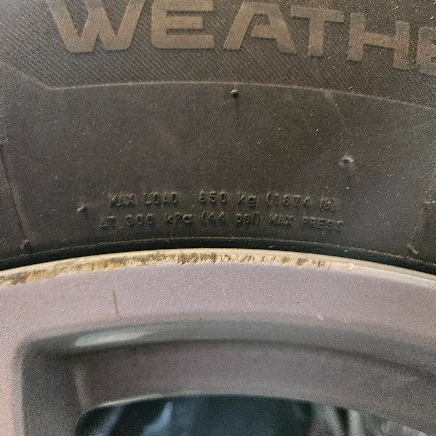 Firestone WeatherGrip 225/65R17 Tire image indicator(2)