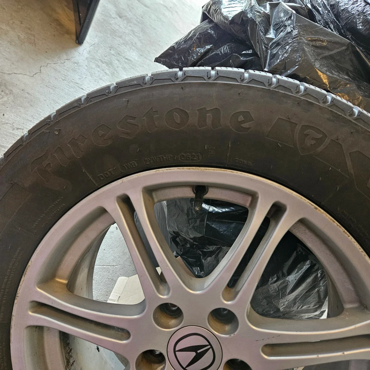 Firestone WeatherGrip 225/65R17 Tire image indicator(3)