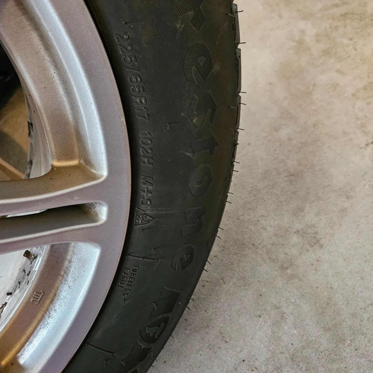 Firestone WeatherGrip 225/65R17 Tire image indicator(6)