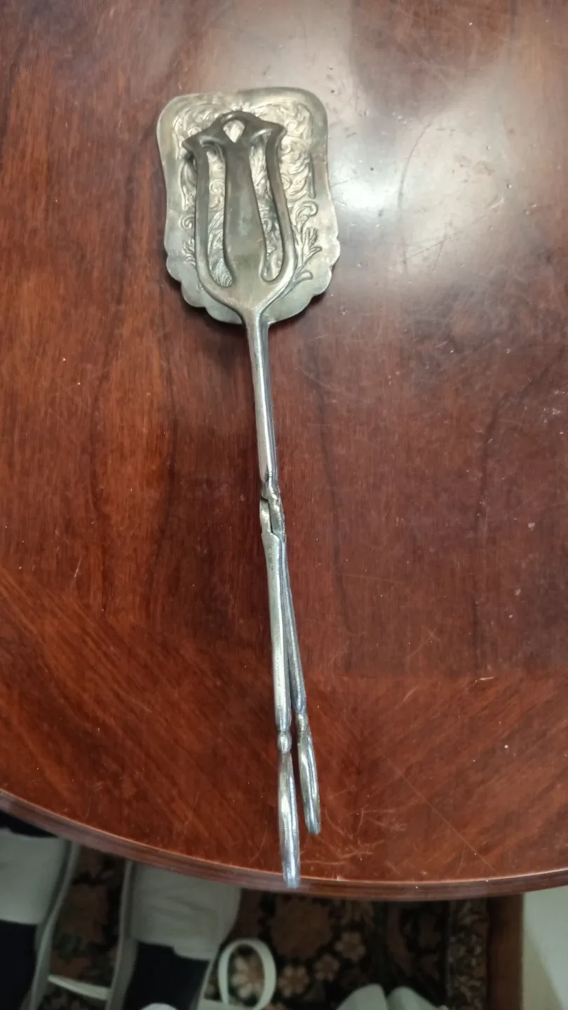 Vintage Silver Plated Serving Tongs image indicator(2)