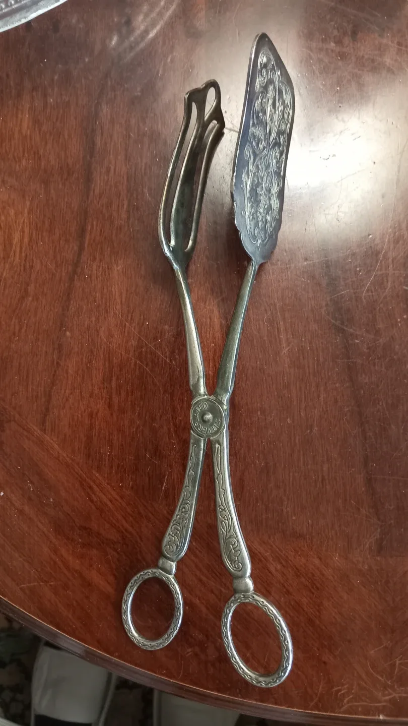Vintage Silver Plated Serving Tongs image indicator(4)