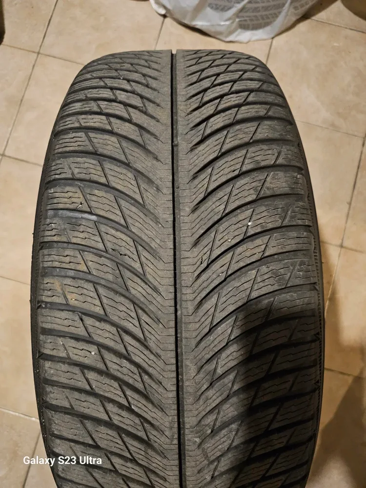 Michelin 245/50 R19 Four Run Flat Winter Tires image indicator(6)