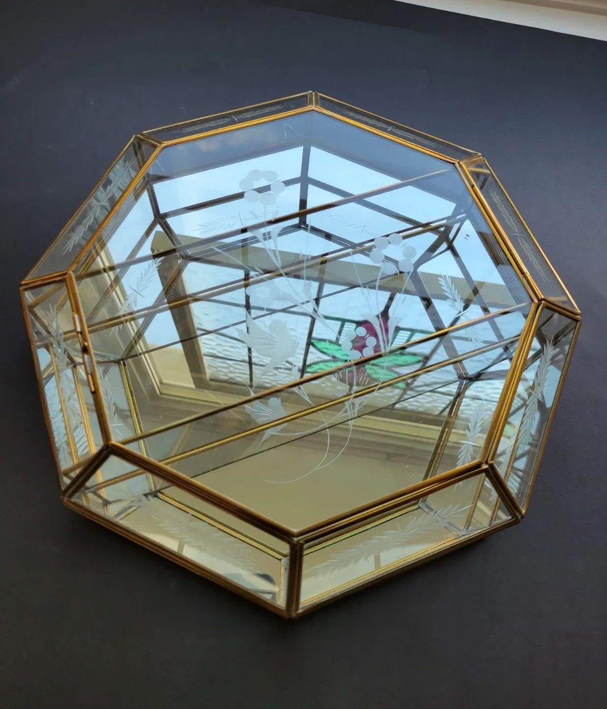 Vintage Octagon Brass Mirrored Curio Cabinet Shelf image indicator(5)