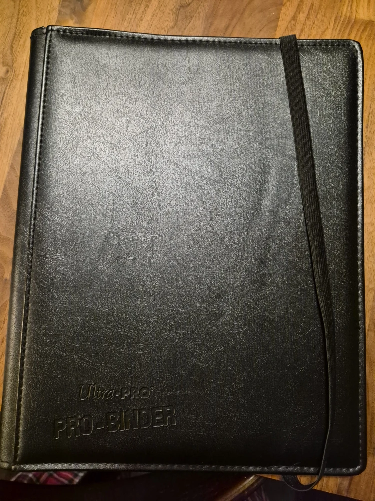 Ultra Pro 9-Pocket PRO-Binder - Black