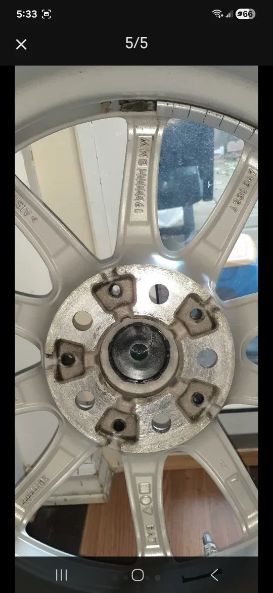 BMW Alloy Wheels with Pirelli Sottozero Winter Tires image indicator(4)