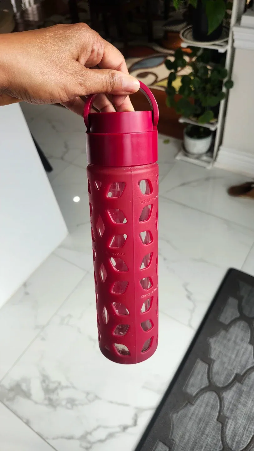 Lululemon Glass Water Bottle with silicone cover image indicator(4)