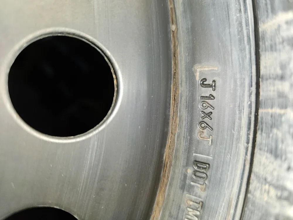 Steel Rims 4 x 100 with Nissan Hubcaps image indicator(3)