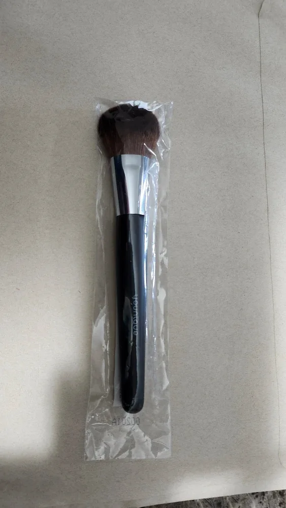 Younique Tapered Blusher Brush - New! image indicator(2)