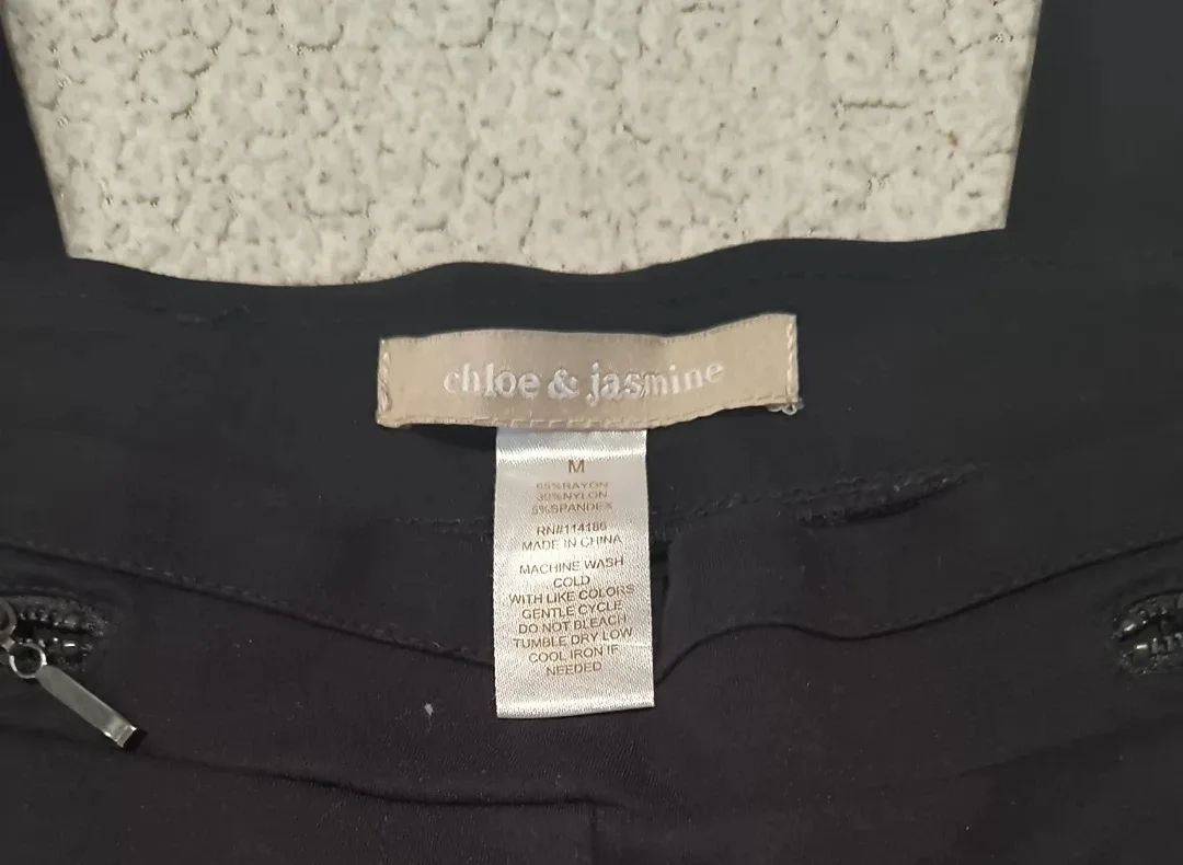 Chloe & Jasmine Black Pants - Size M image indicator(3)