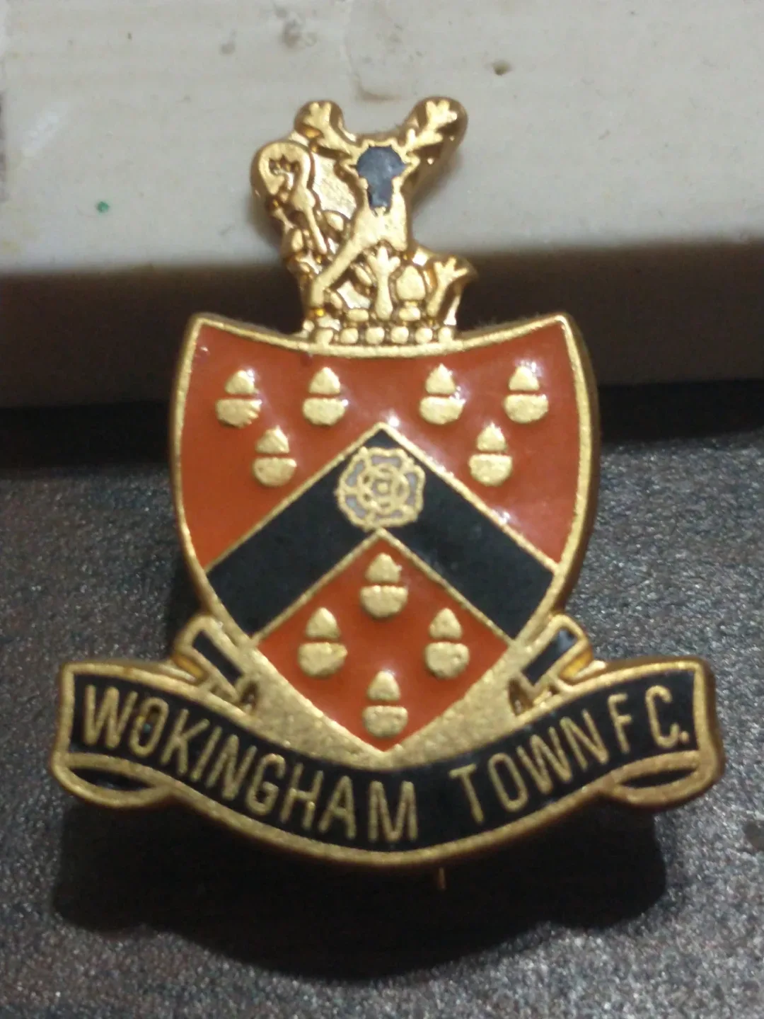 Rare English non league Wokingham Town FC football pin thumbnail