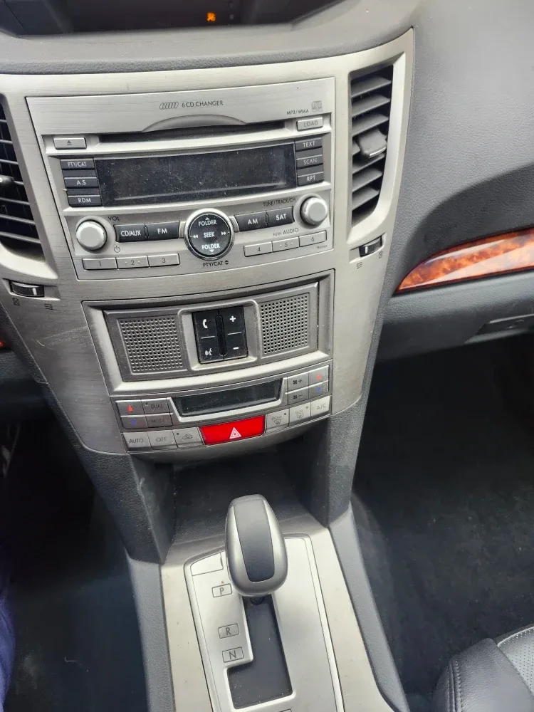 Silver Subaru Outback image indicator(8)