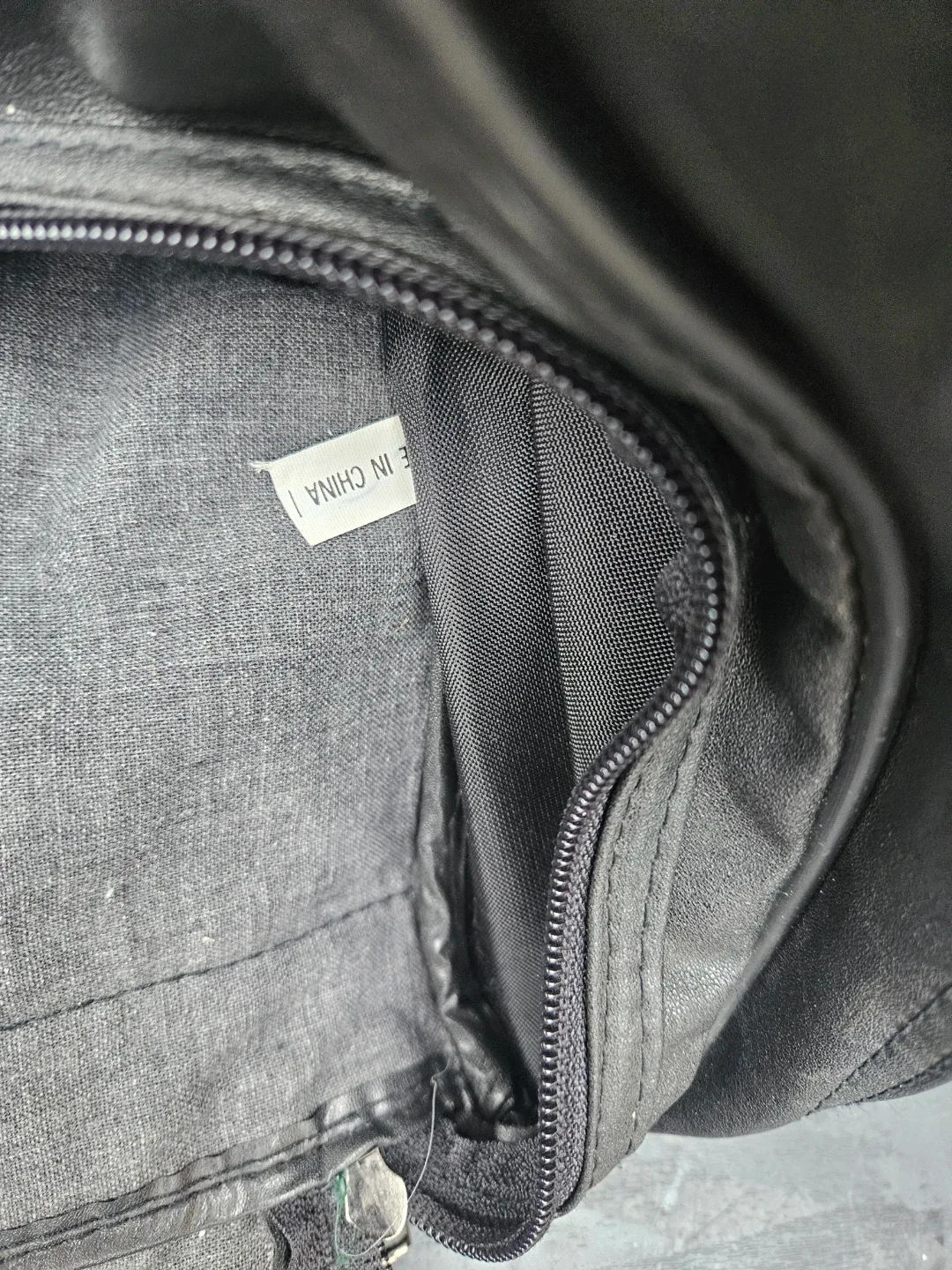 Concierge Black Duffle Bag image indicator(5)