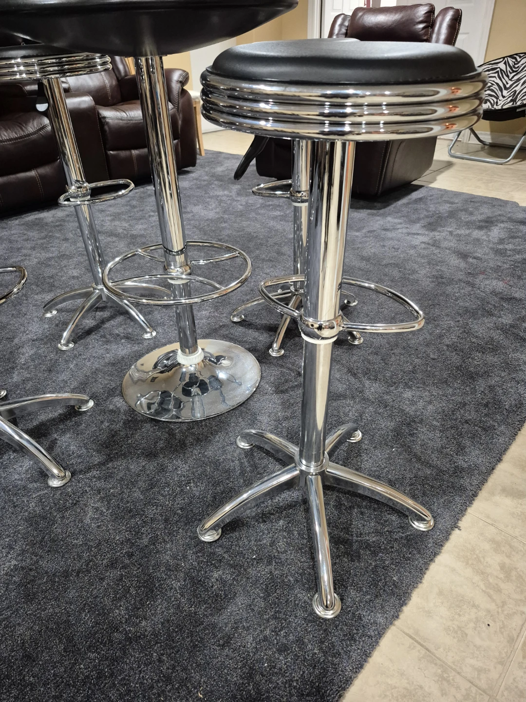 Retro Style Pub Table and 4 Stools - Black - photo 4