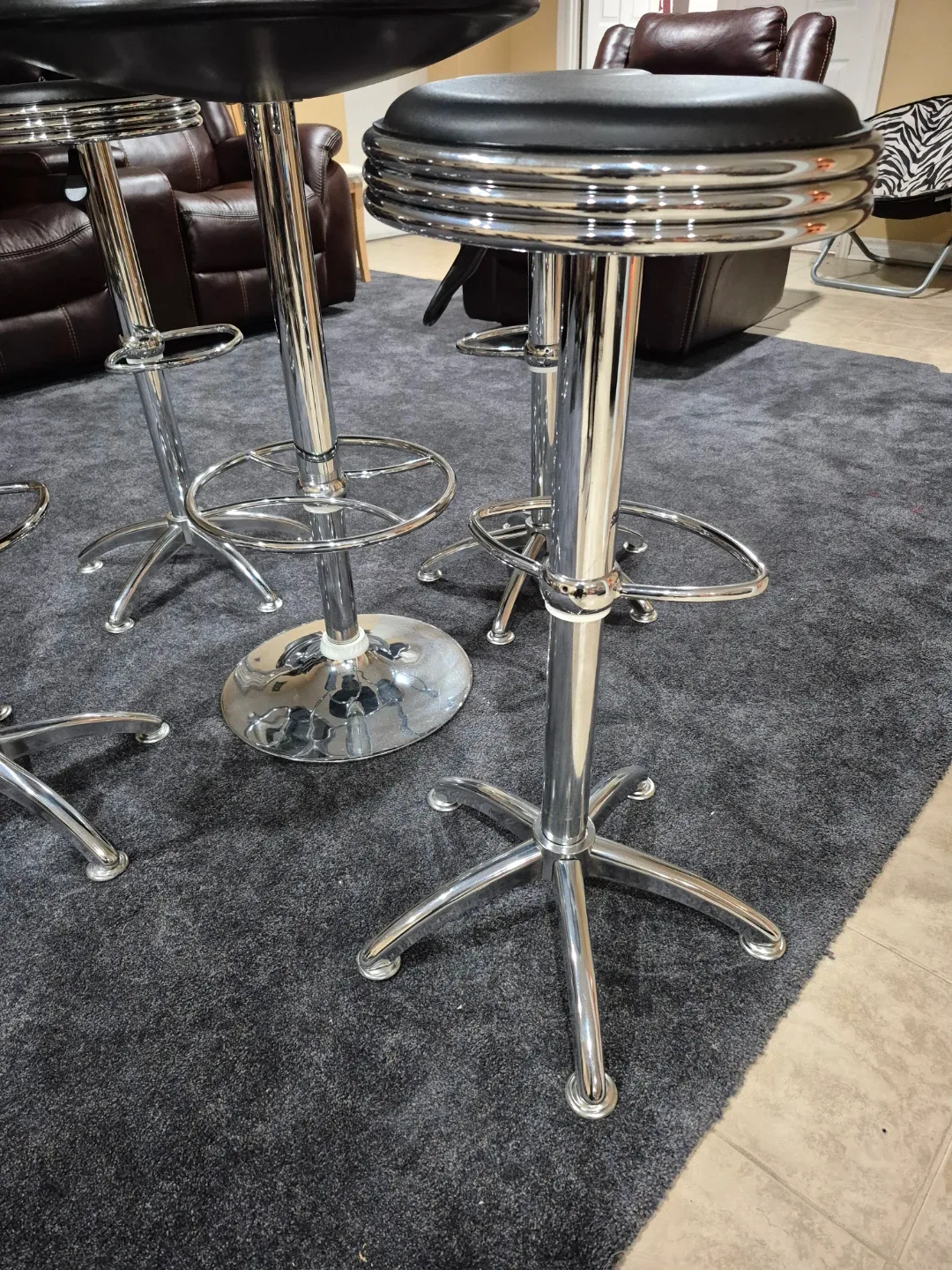 Retro Style Pub Table and 4 Stools - Black image indicator(4)