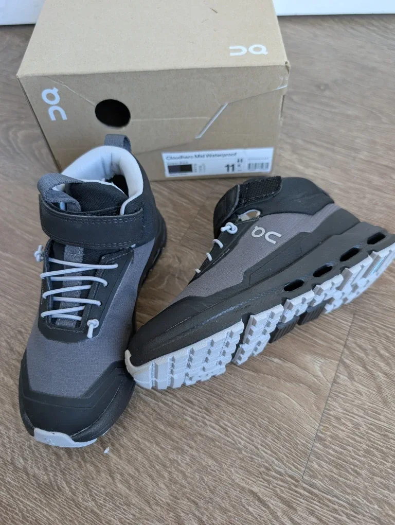 On Cloudhero Mid Waterproof Kids Shoes - Size 11 BRAND NEW image indicator(10)