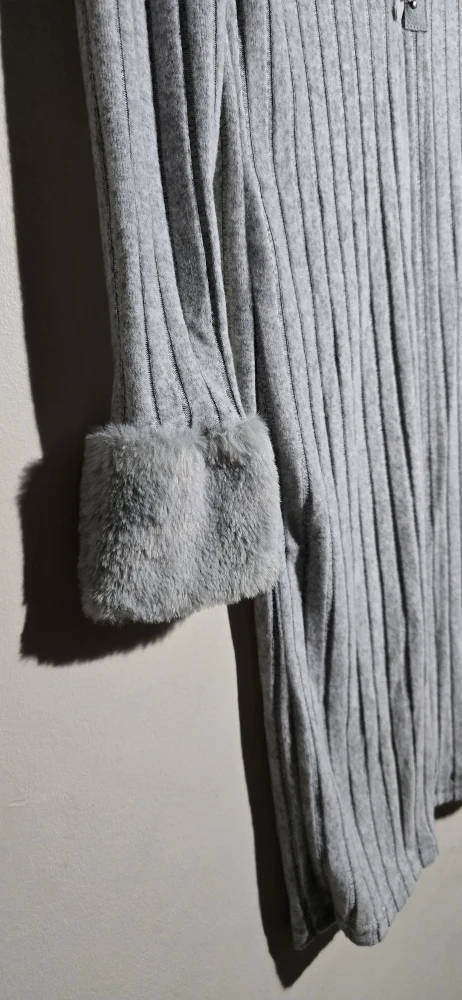 lovely grey  cardigan with Faux Fur Trim - photo 3