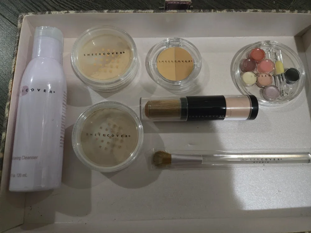 Sheer Cover Makeup Set image indicator(2)