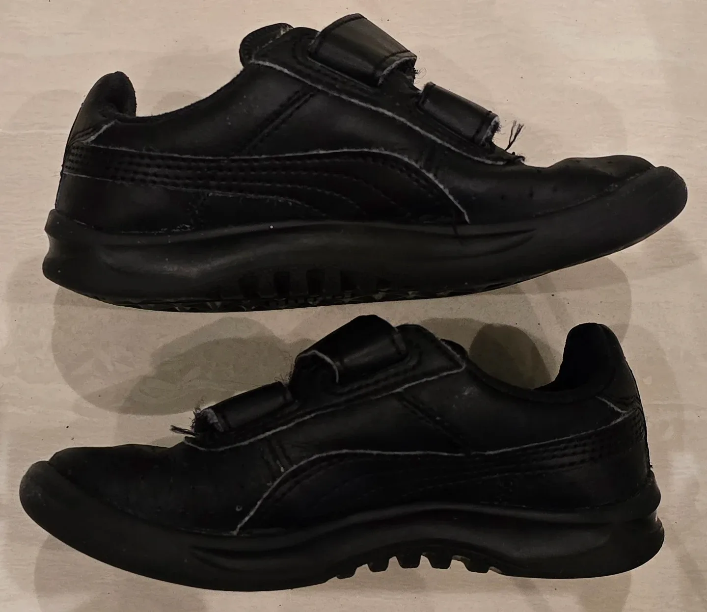 Little Boys Puma Black Sneakers! - Size 10.5 image indicator(4)