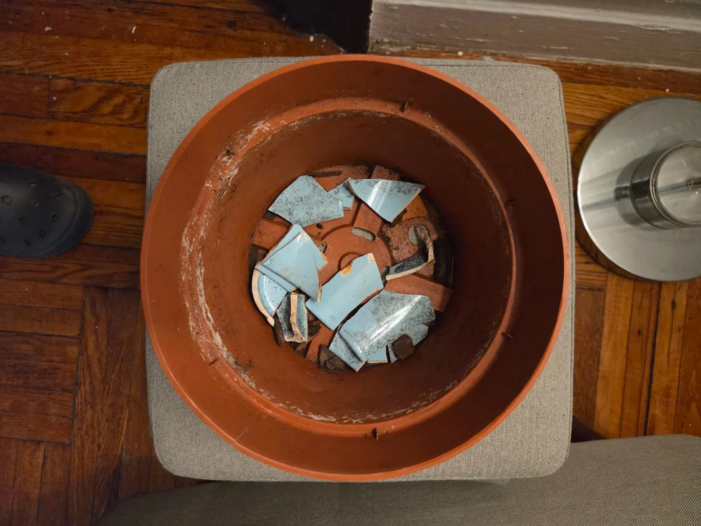 Terracotta (faux) Plant Pot - 8 inch diameter 🥕 image indicator(2)