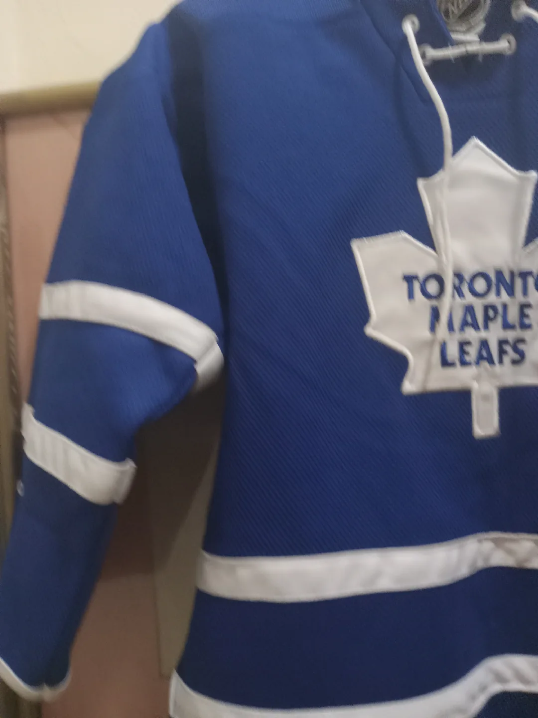 Reebok Toronto Maple Leafs Matthews Jersey - S/M image indicator(5)