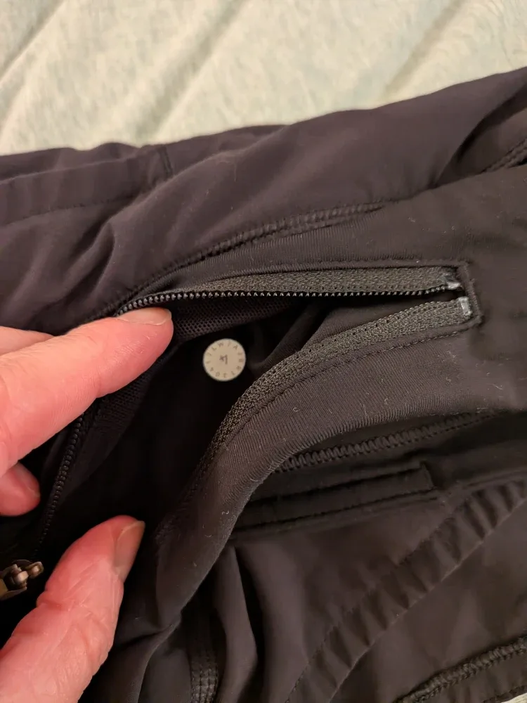 Lululemon SPEED Black Lined Run Gym yoga SHORTS sz 4 image indicator(3)