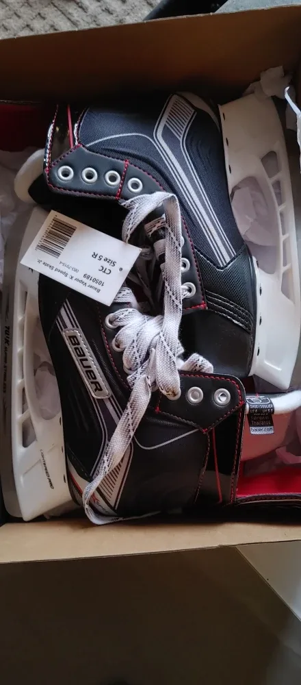 Bauer Vapor skates - Brand New men's size 5 /fits women size 8