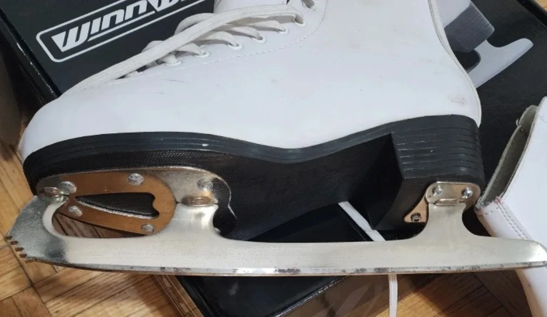 Winnwell Figure Skates image indicator(2)