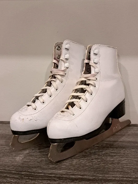 ⛸️ Skates ⛸️ for Young Girls / Youth image indicator(2)