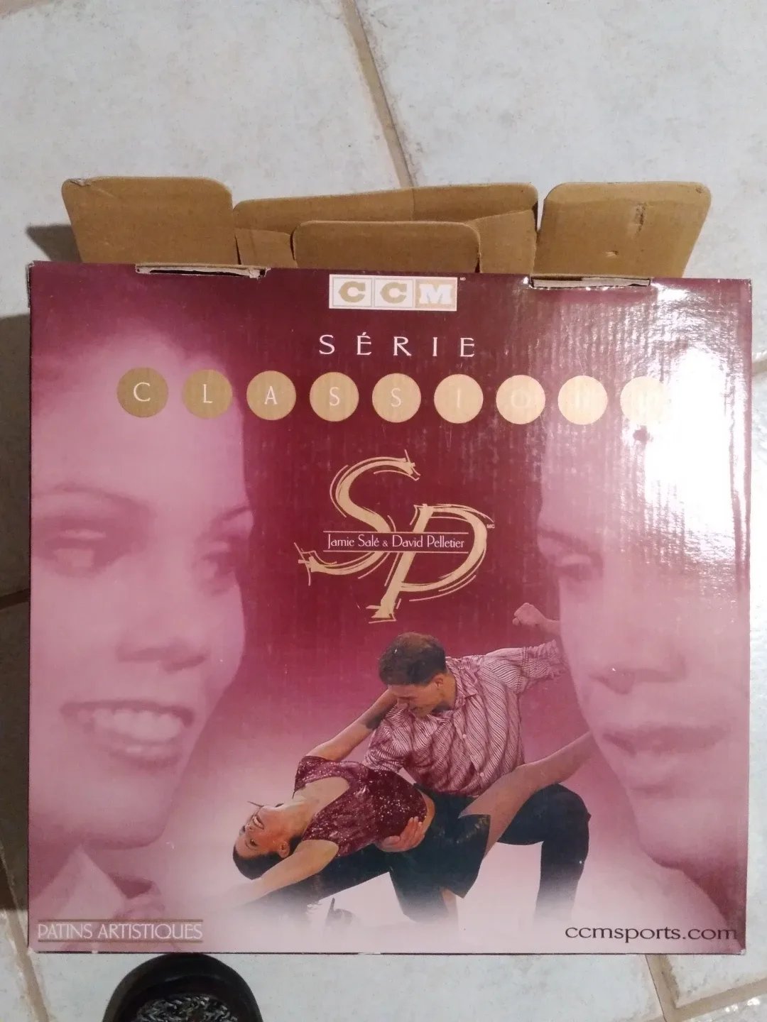 Size 6 Womrns skates, CCM Classic Series SK30 image indicator(3)