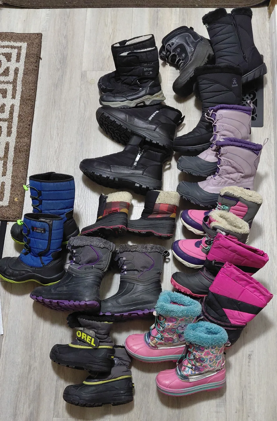 Mixed Lot of Winter Boots image indicator(2)