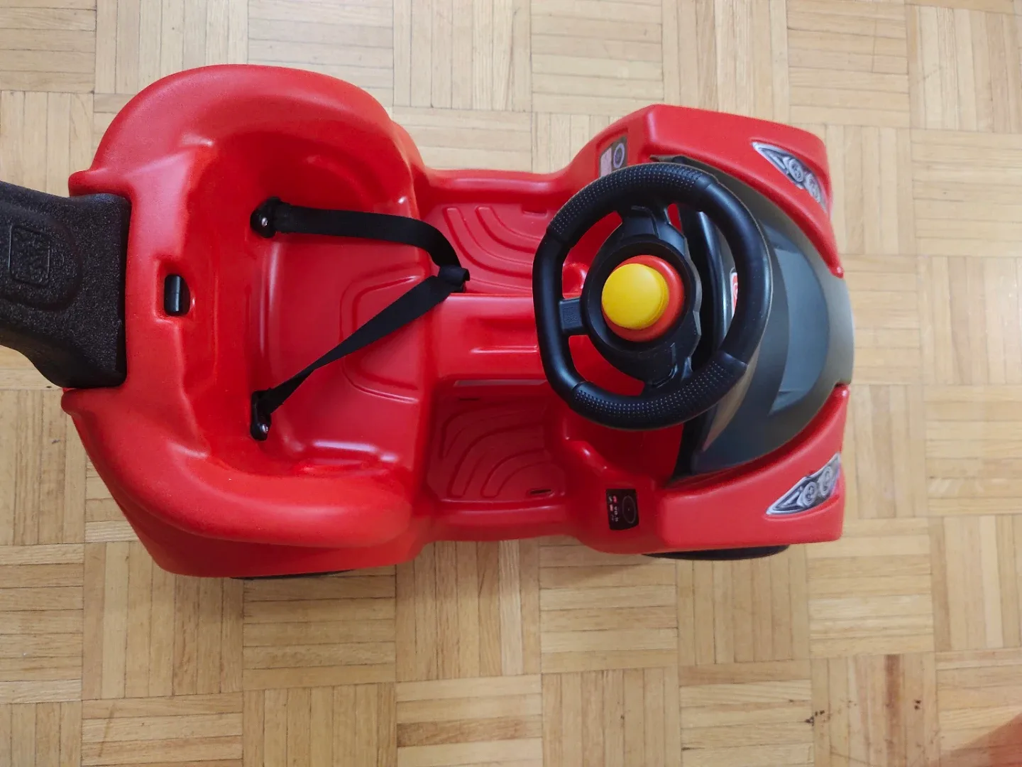 Hardly Used Step2 Red Whisper Ride Touring Wagon image indicator(8)