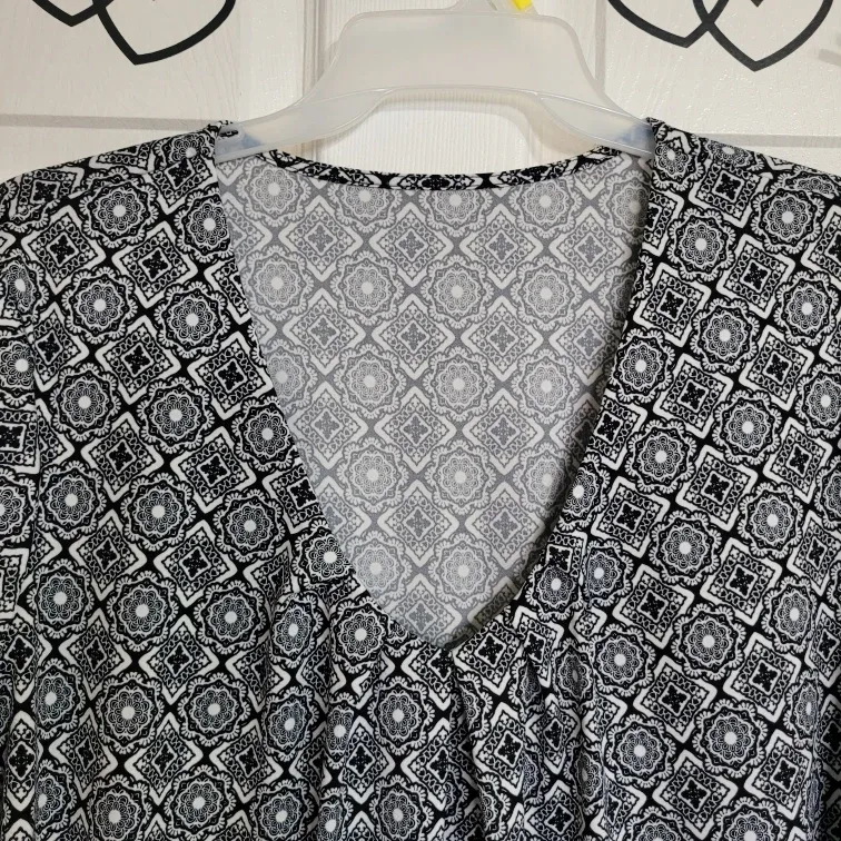 Ladies Size 3X Top Blouse image indicator(2)