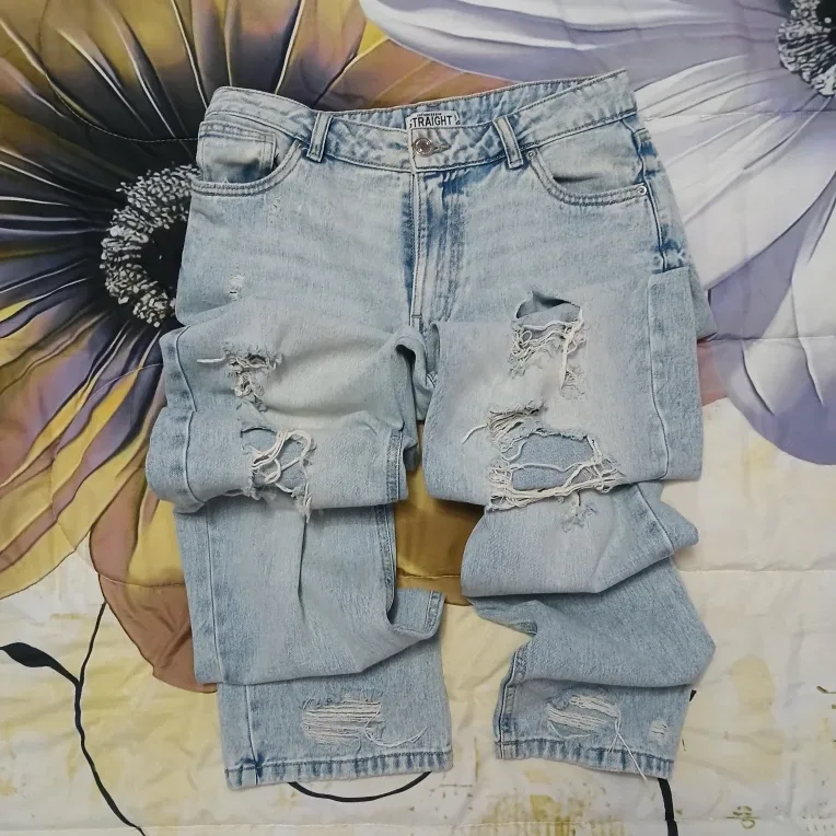 Refuge Straight Ripped Jeans