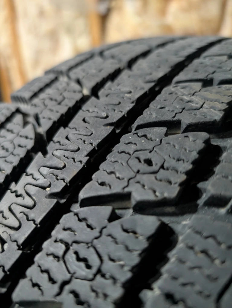 (4)-205/55R16 Winter Tires On Steel Rims Off 2013 Honda Civic - photo 2