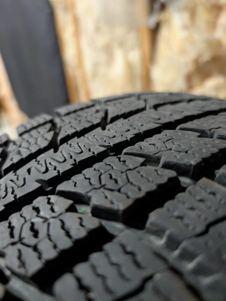 (4)-205/55R16 Winter Tires On Steel Rims Off 2013 Honda Civic - photo 5