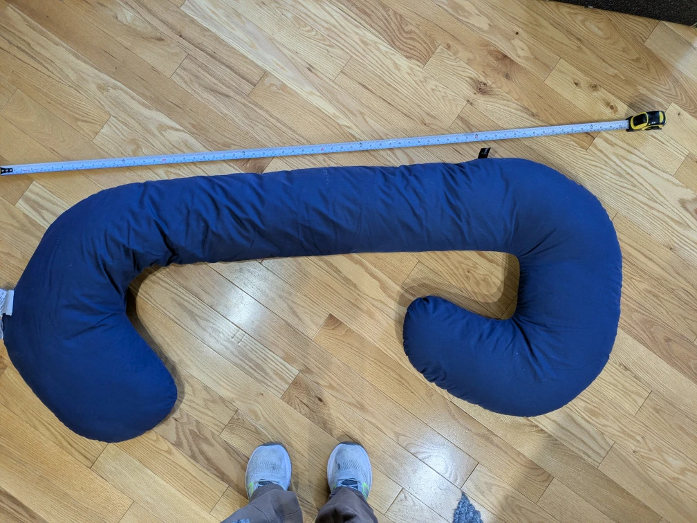 LeachCo Snoogle body pillow / pregnancy pillow - photo 2