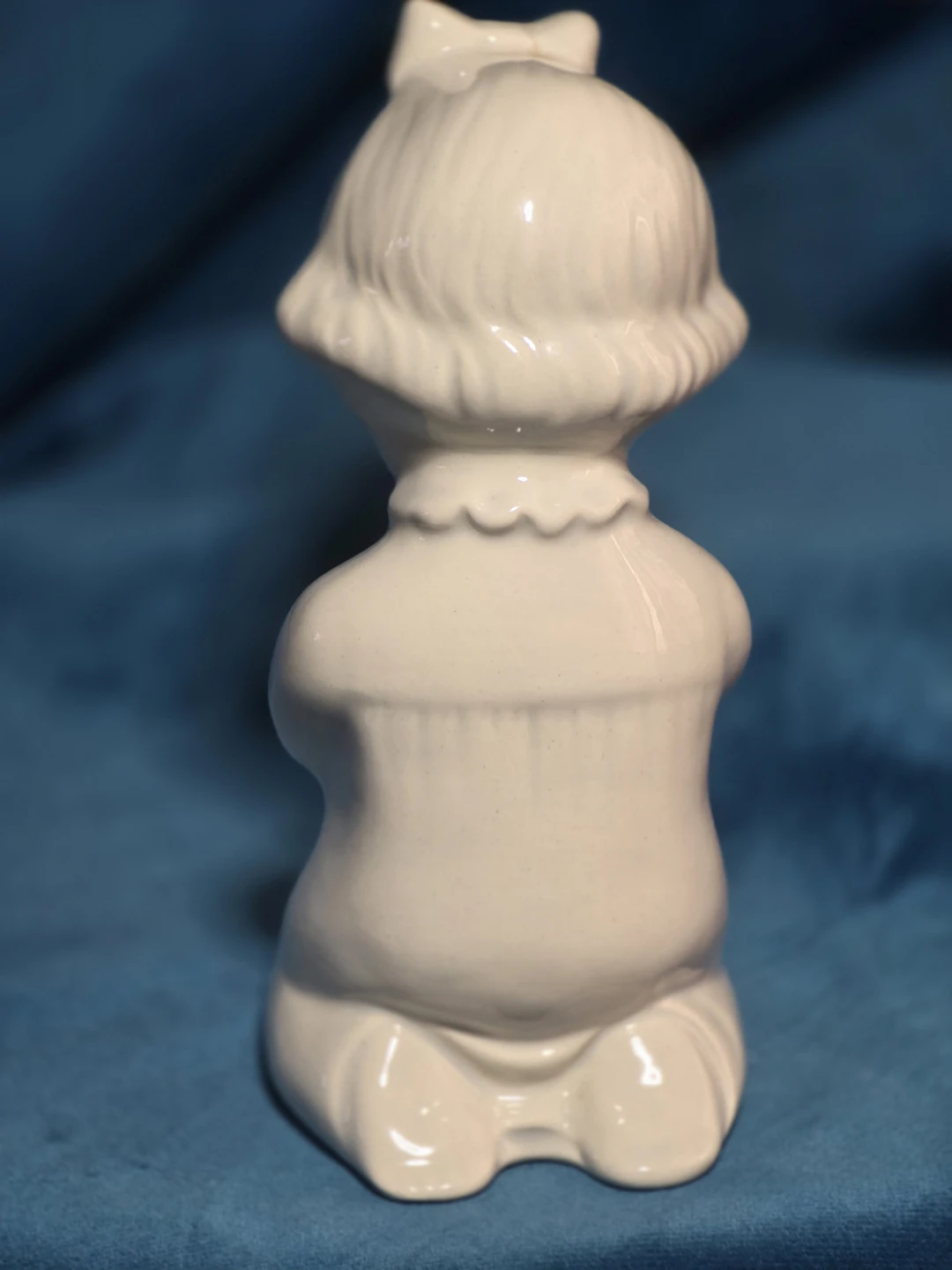 Vintage Kneeling Girl Figurine - photo 3