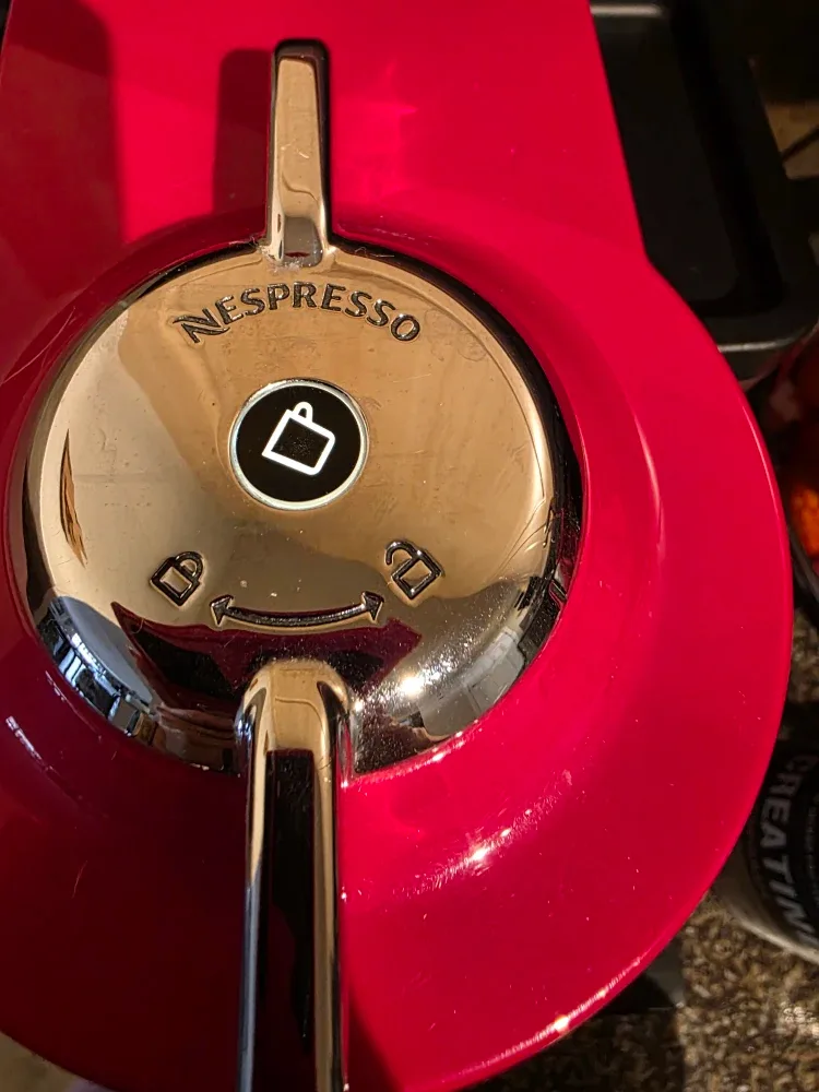 Nespresso Coffee Machine with metal pod tray and 20 pods image indicator(4)