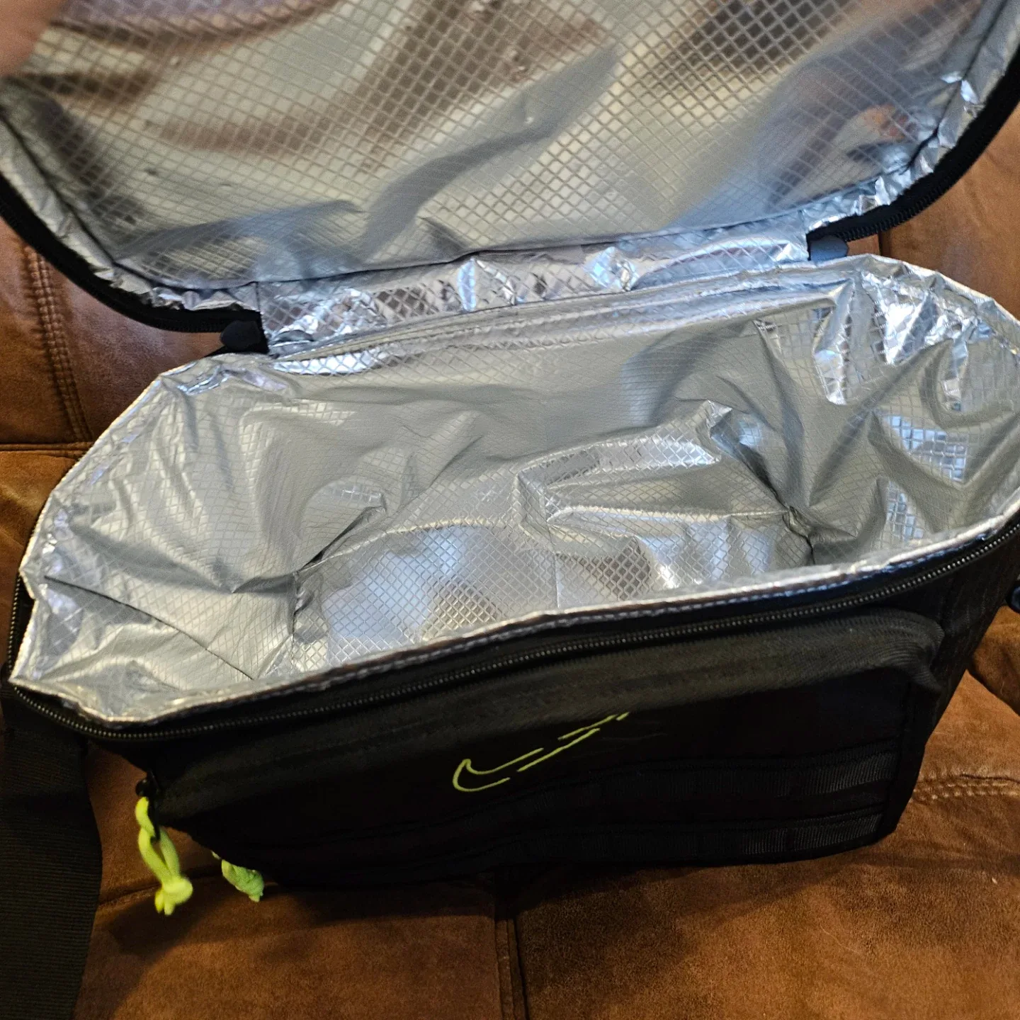 Nike Lunch Bag - Black image indicator(2)