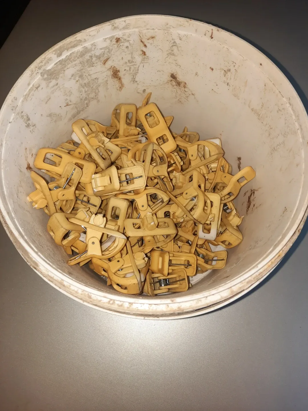 Assorted Yellow Plastic Clips image indicator(2)