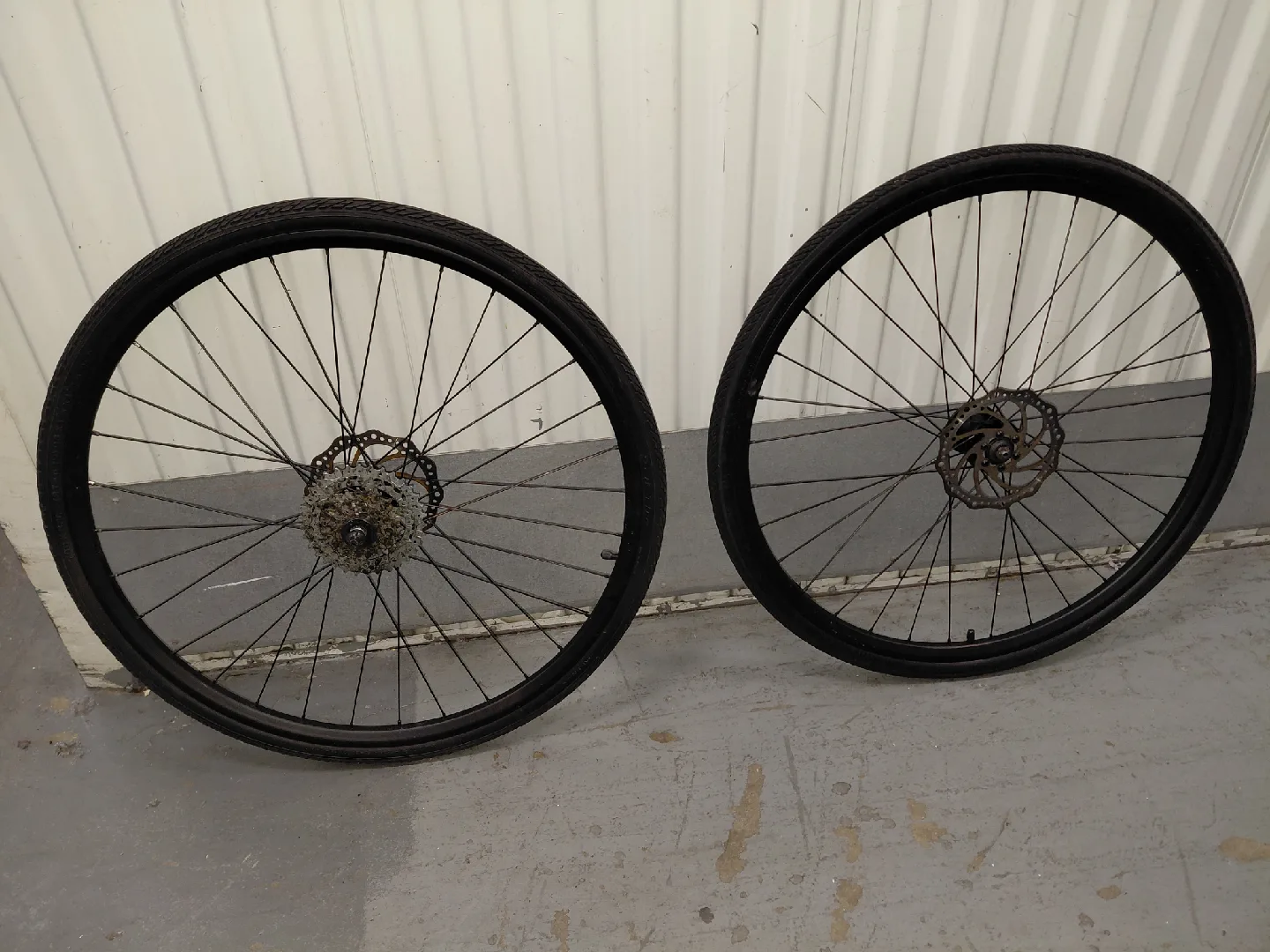 Bike Wheel Set - Black 27" aka 700c 32c image indicator(5)