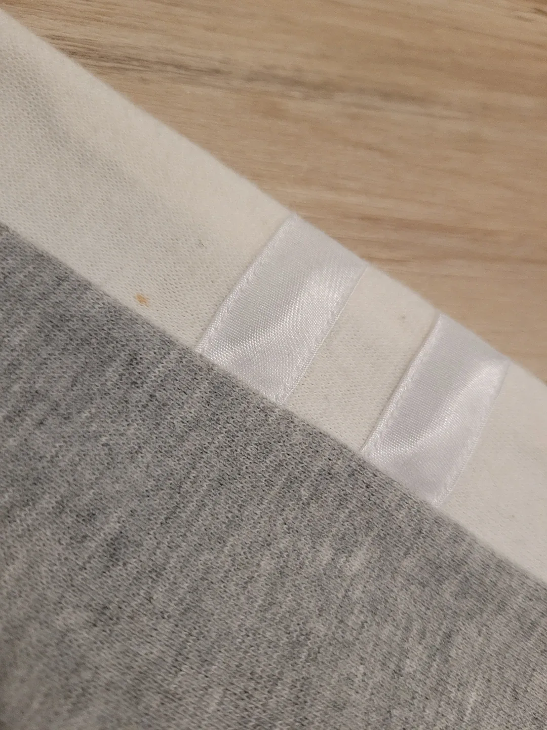 Antigua Women's Chicago Cubs Sweatshirt Size S image indicator(7)