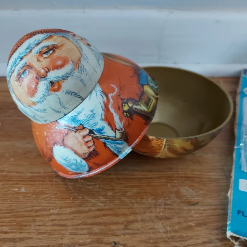 FREE - Vintage Santa Tin & Double Glo Icicles image indicator(4)