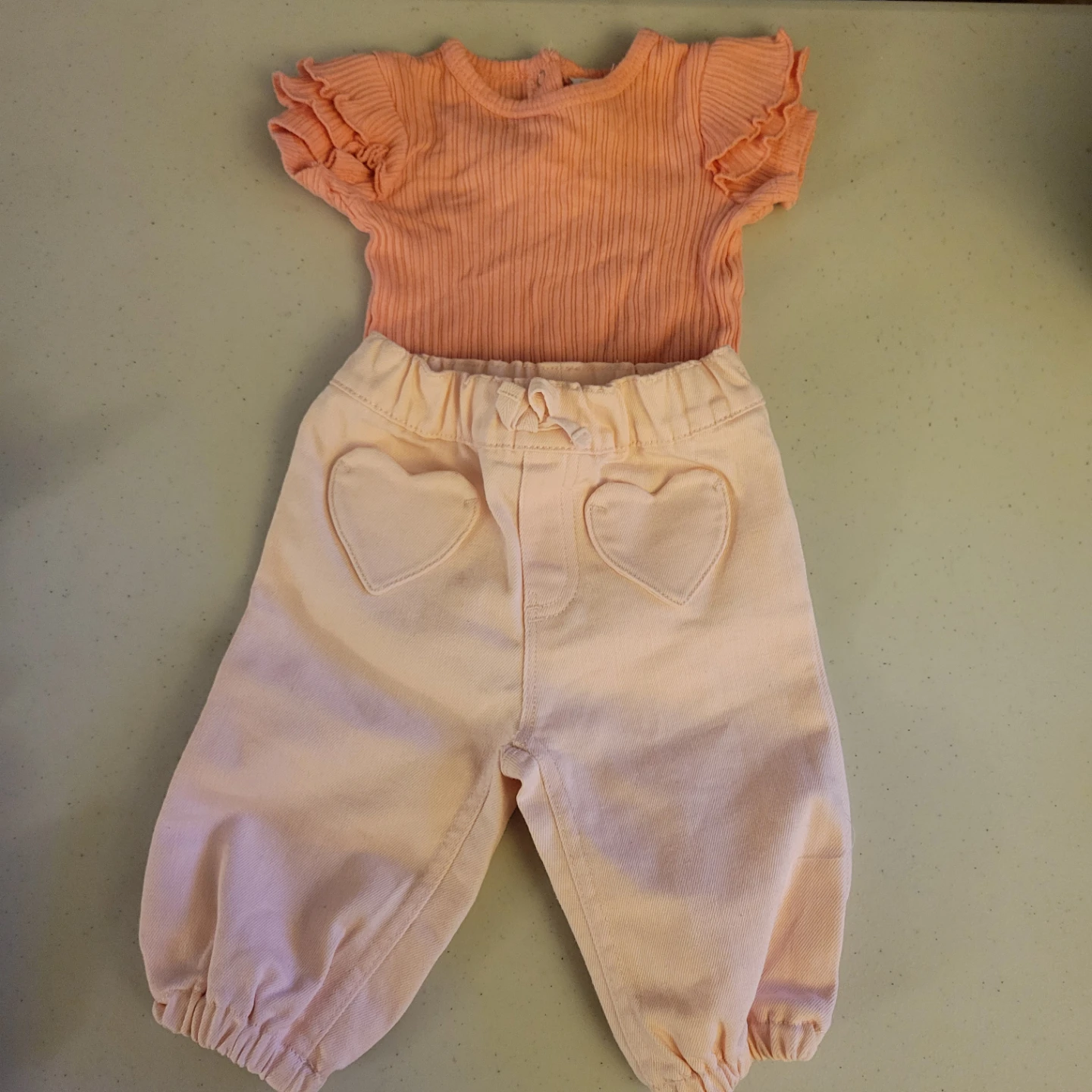 Cute Pink Baby Outfit with Heart Pockets 0-3mo 🥕