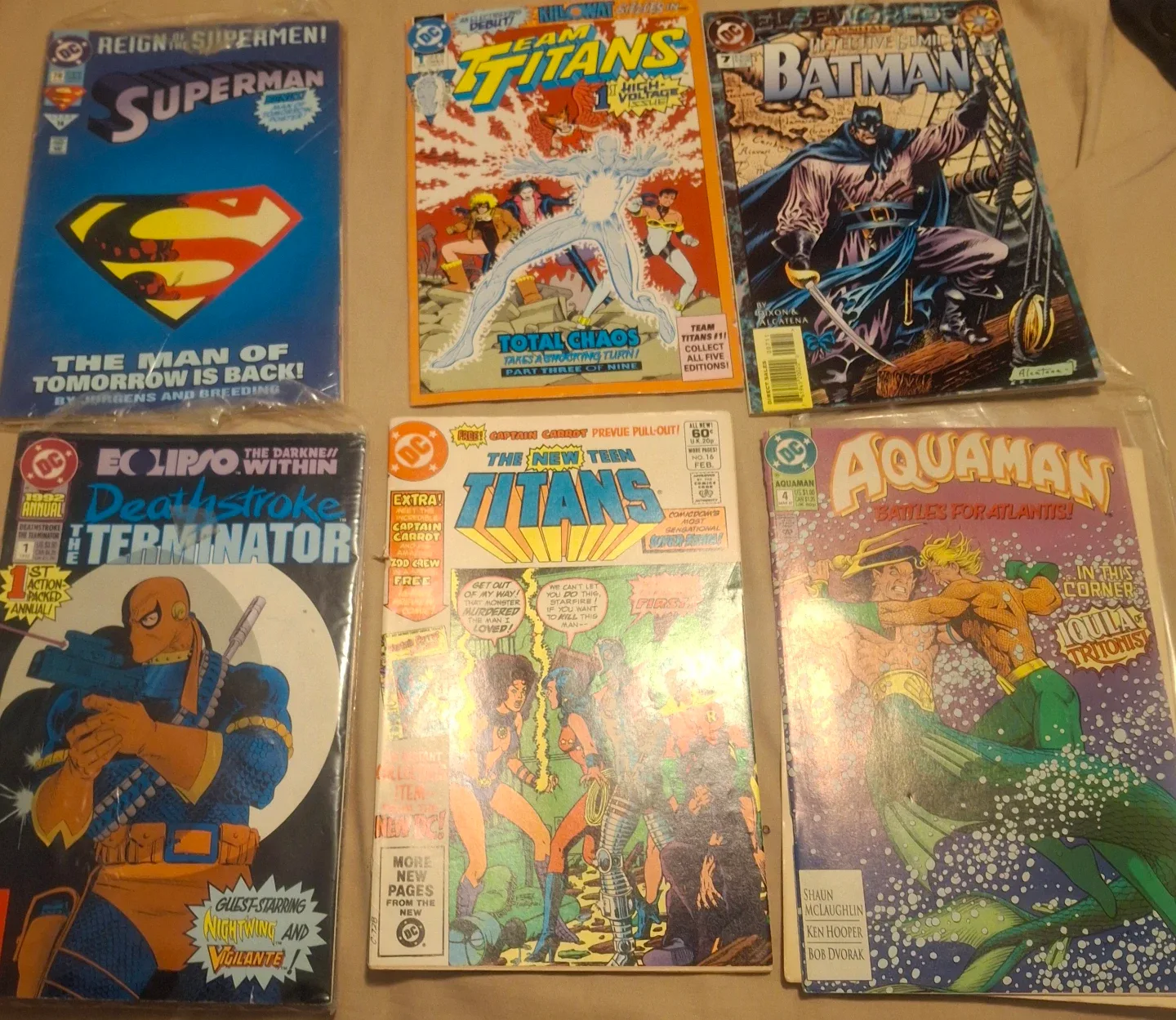 Mixed Lot of Comic Books and Basketball Cards image indicator(2)