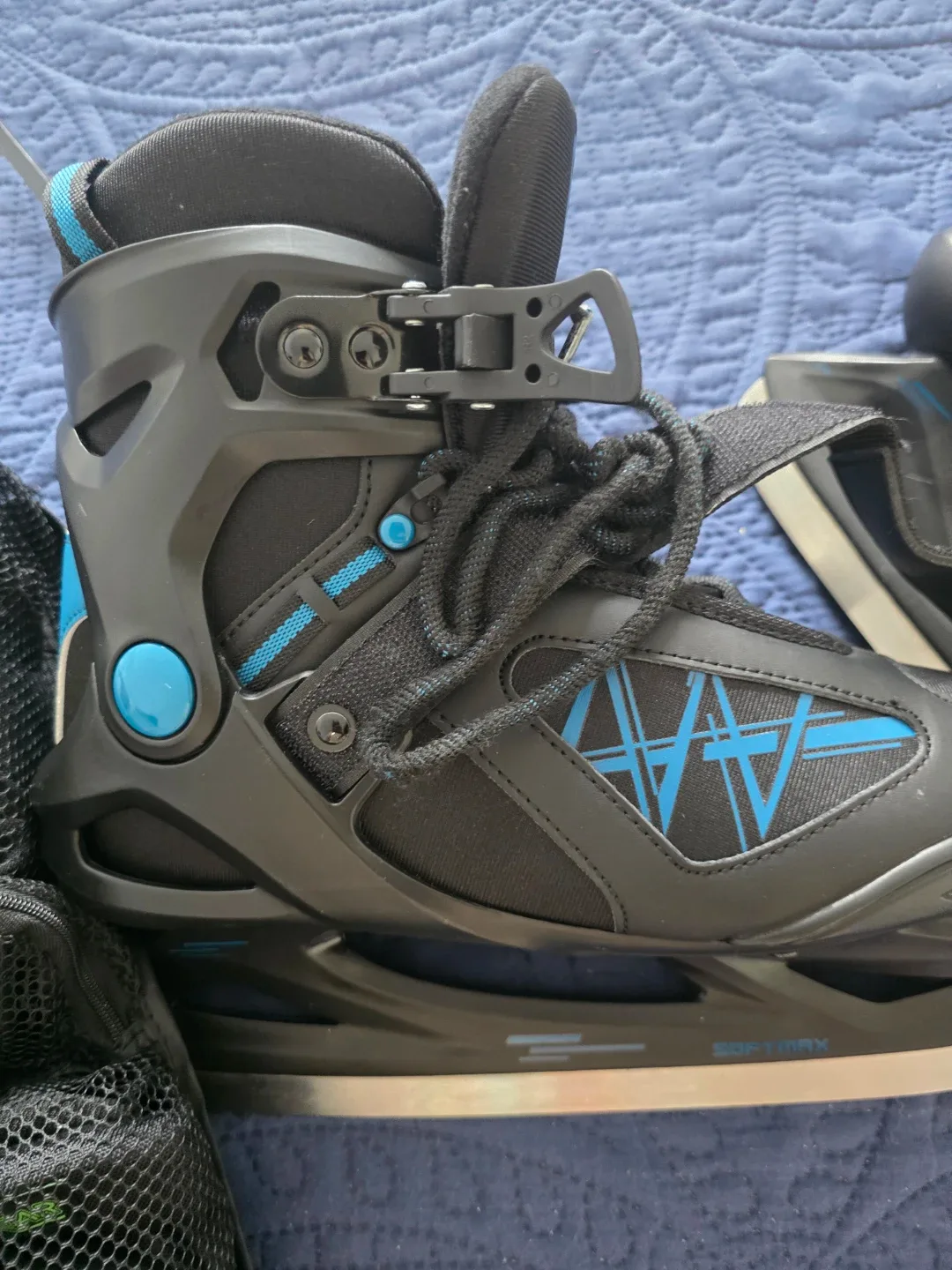 ICE SKATING SHOES FOR MEN  size 8