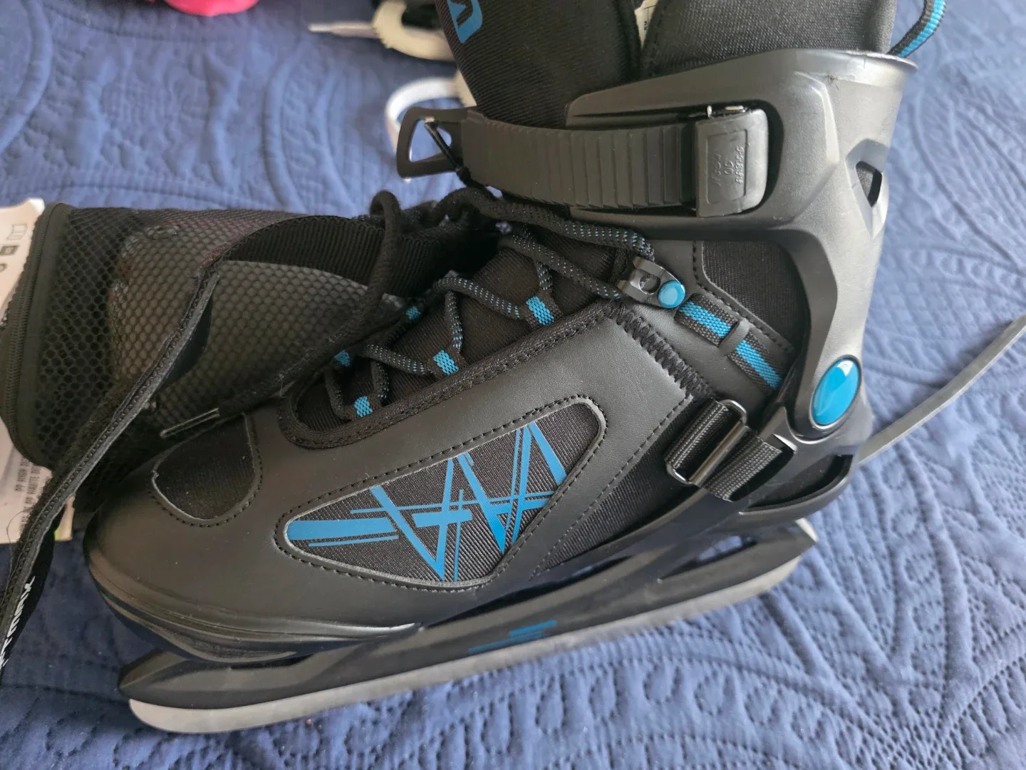 ICE SKATING SHOES FOR MEN  size 8 image indicator(2)